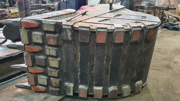 Высокопрочный скальный ковш с дополнительной бронировкой